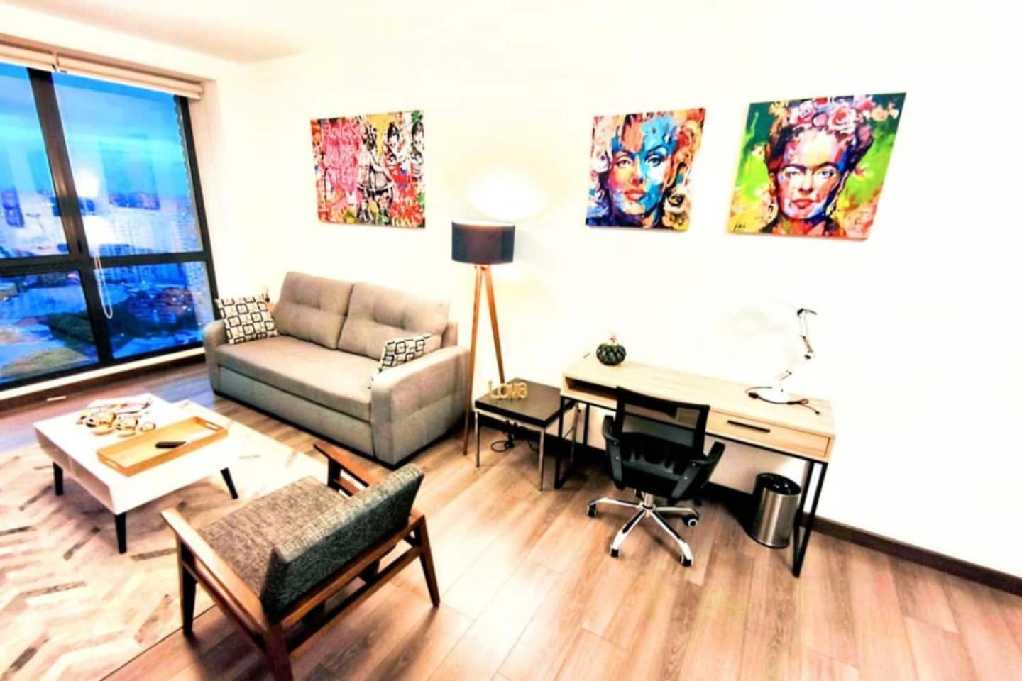 Modern Hi-rise Amazing Views, Pool & Hs Internet! Apartment