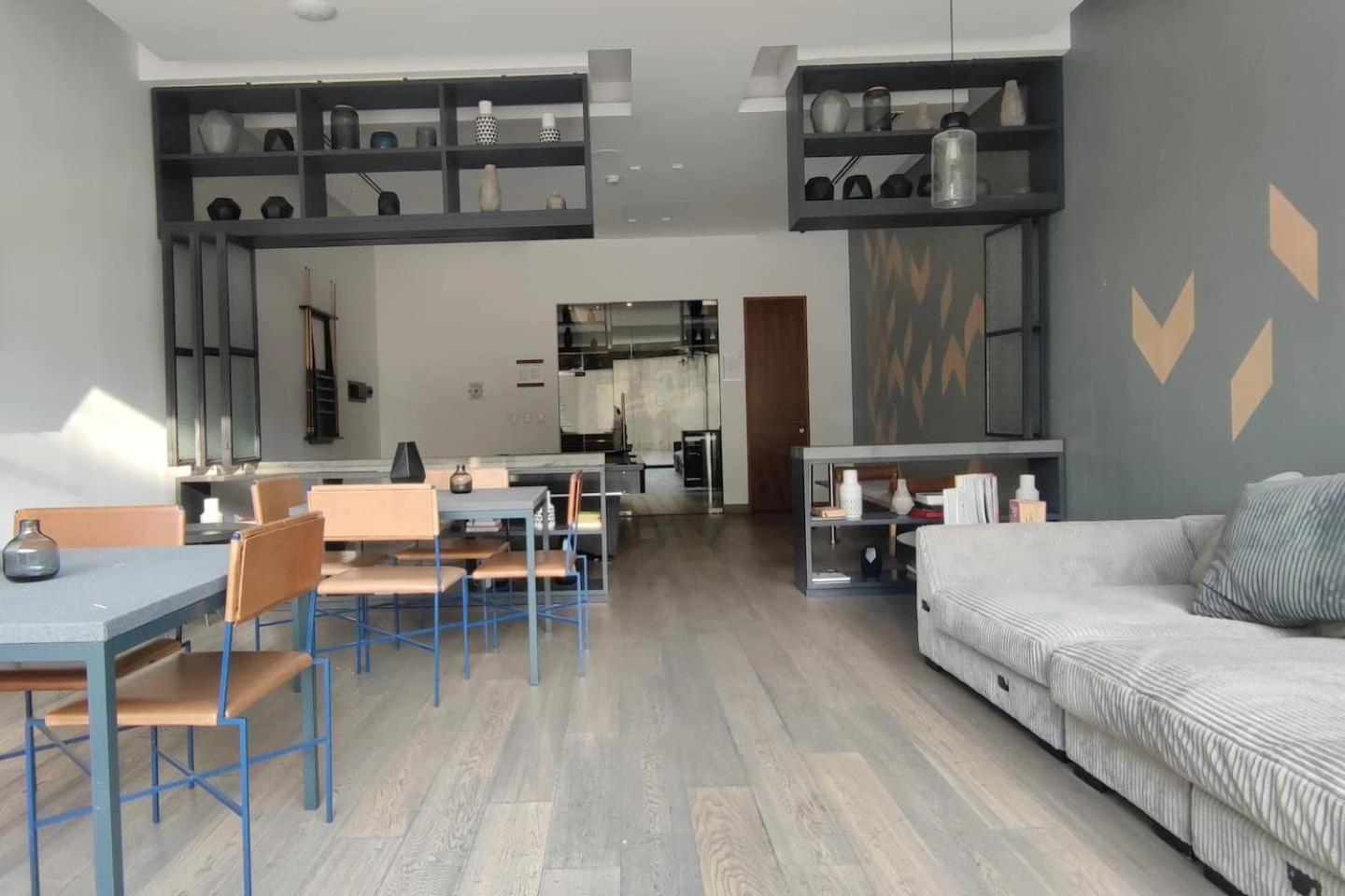 Apartment Modern Hi-rise Amazing Views, Pool & Hs Internet! *