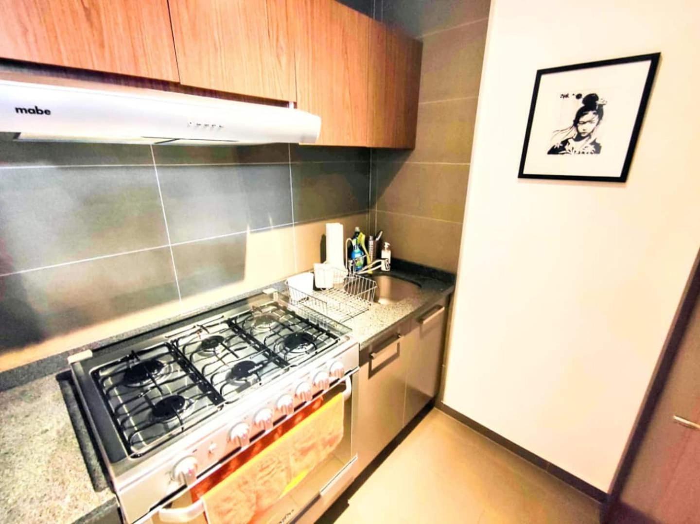 Apartment Modern Hi-rise Amazing Views, Pool & Hs Internet! *