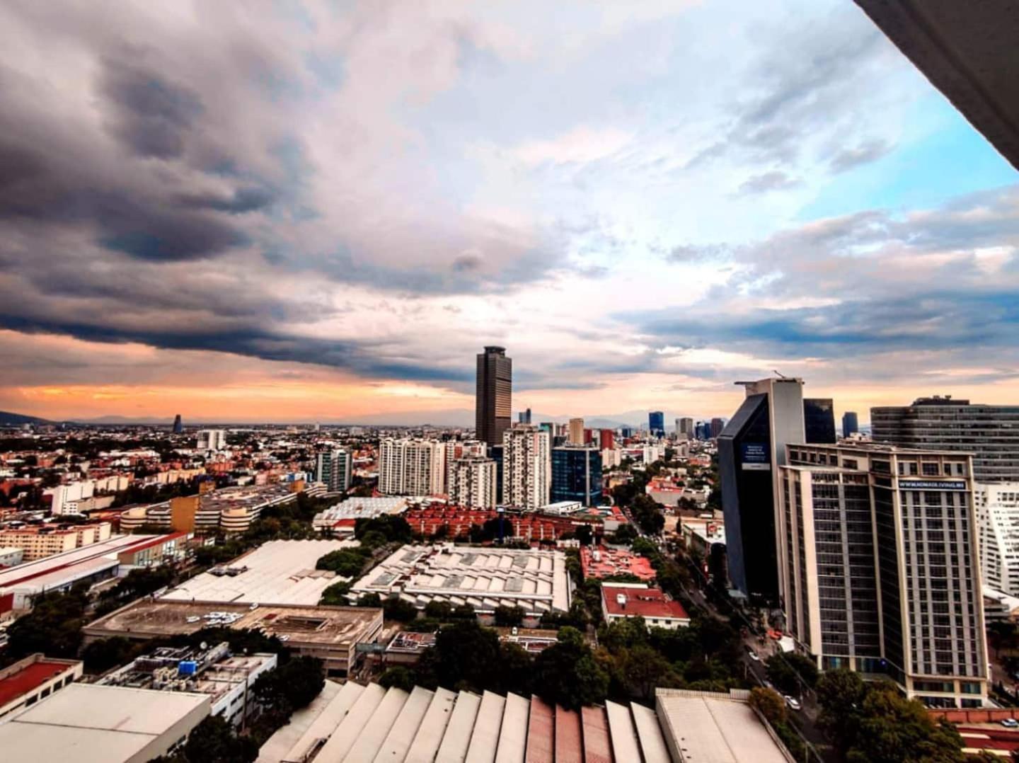 Modern Hi-rise Amazing Views, Pool & Hs Internet! Apartment Mexico City