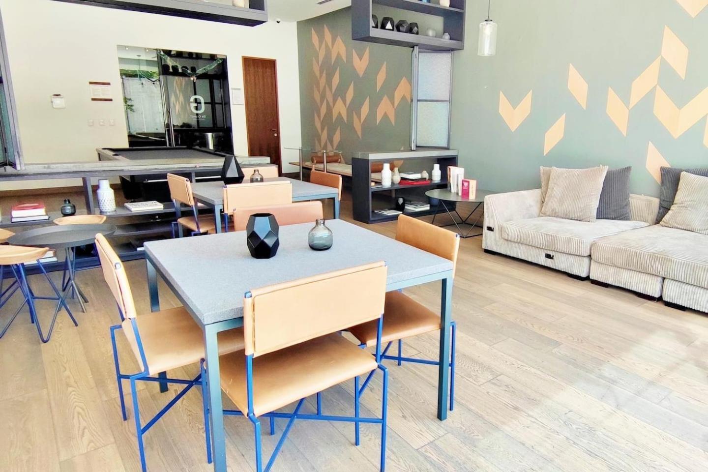 Apartment Modern Hi-rise Amazing Views, Pool & Hs Internet! *